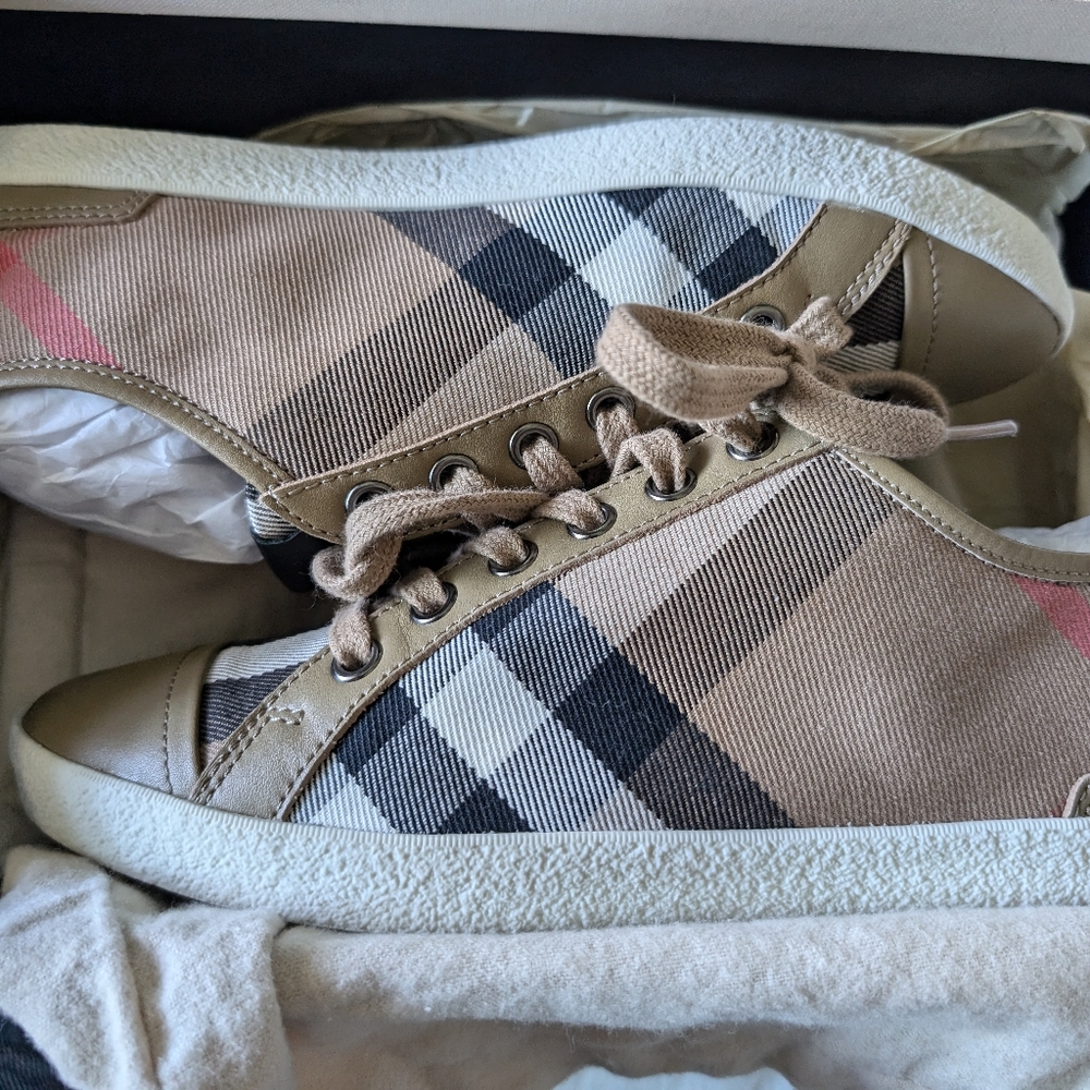 Burberry Vintage Housecheck Low Top Vulcanized Sneaker Size 38